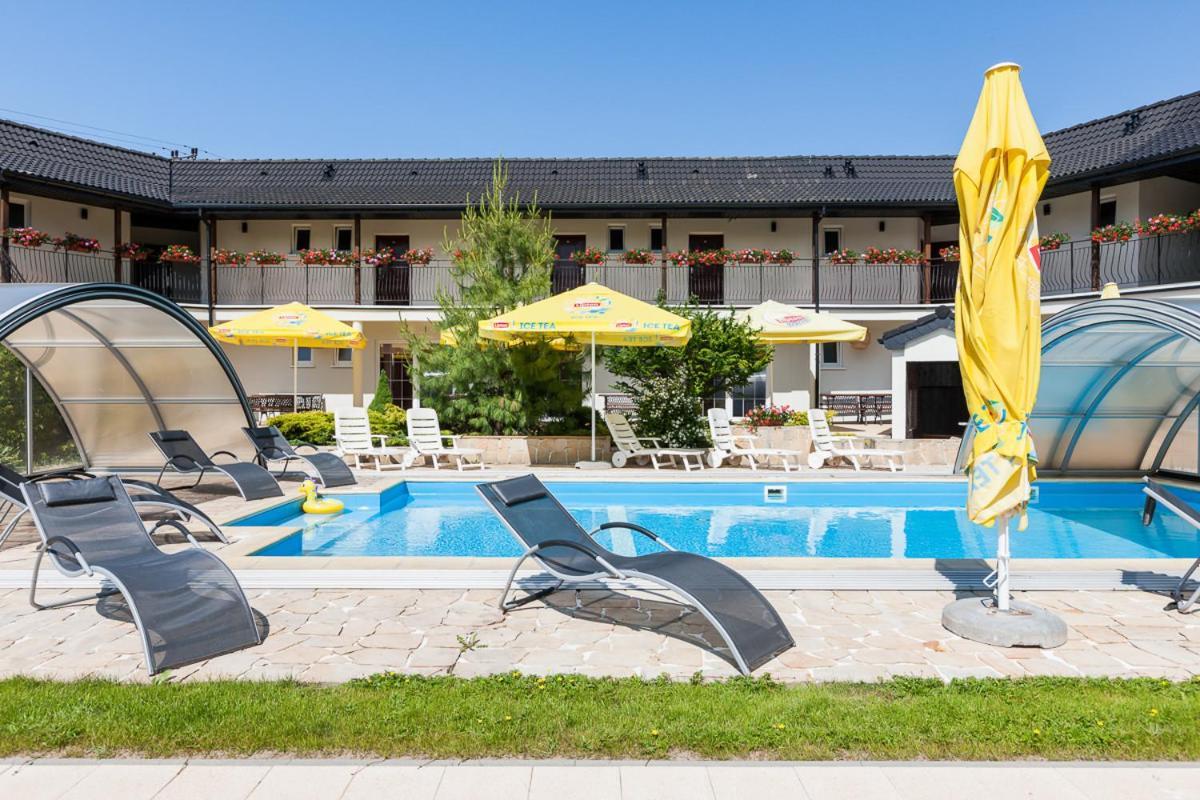 Perla Baltyku Hotell Pustkowo Eksteriør bilde